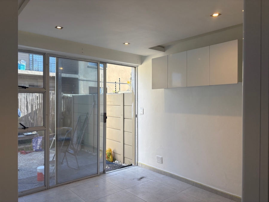 To Let 1 Bedroom Property for Rent in Table View Western Cape